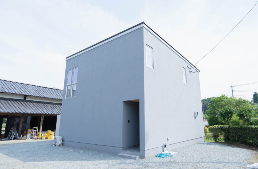 目地の無いすっきりとした外観を実現
